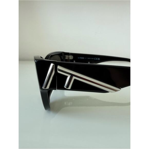 NEW!!! Fendi black women sunglasses FE40135F 01A Authentic main image 7